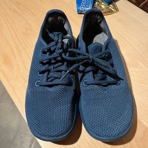 Blue allbird tree runners